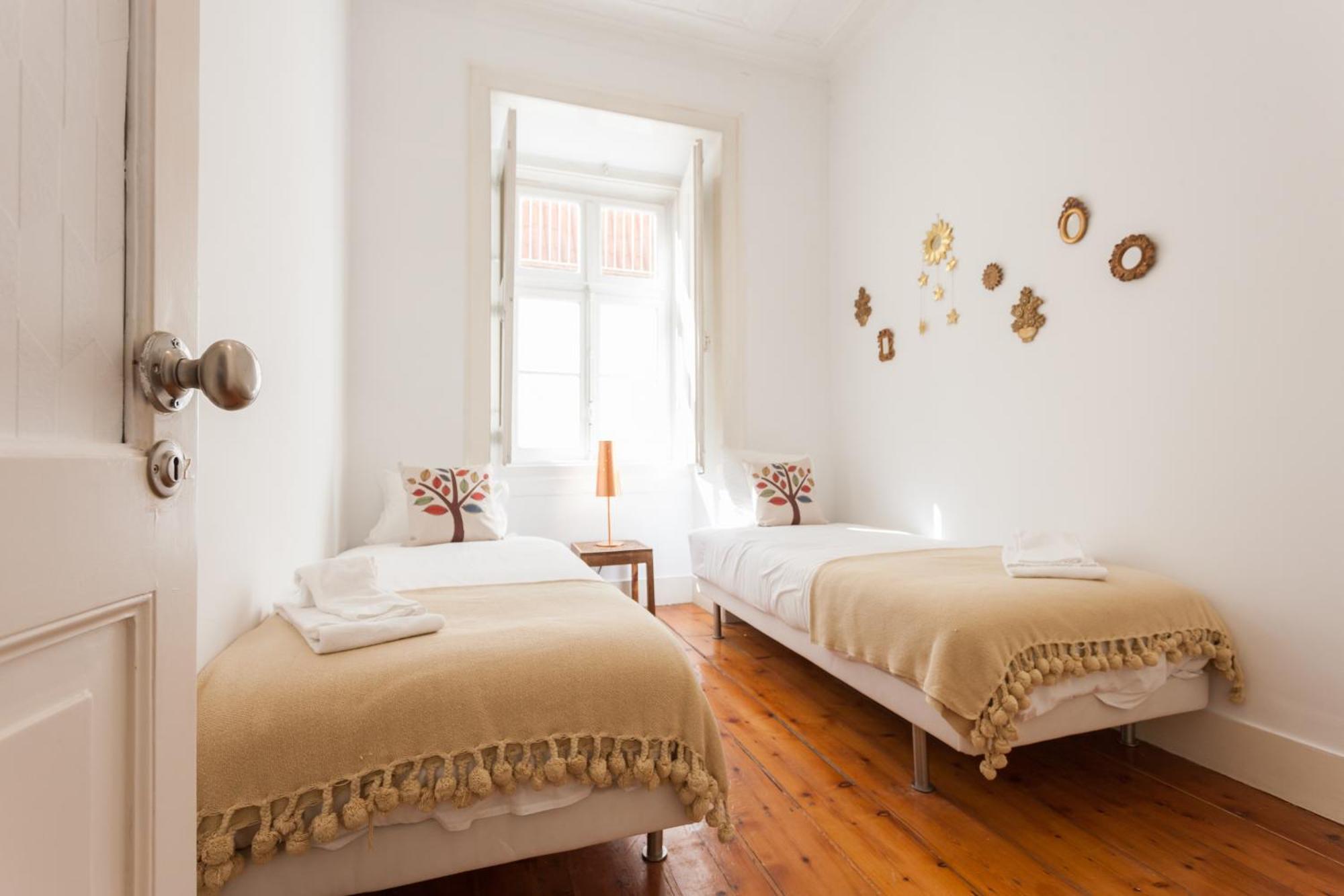 Tejo Vintage Three-Bedroom Apartment - By Lu Holidays Lisboa Ngoại thất bức ảnh