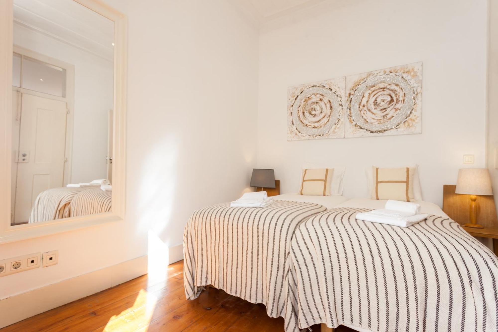 Tejo Vintage Three-Bedroom Apartment - By Lu Holidays Lisboa Ngoại thất bức ảnh